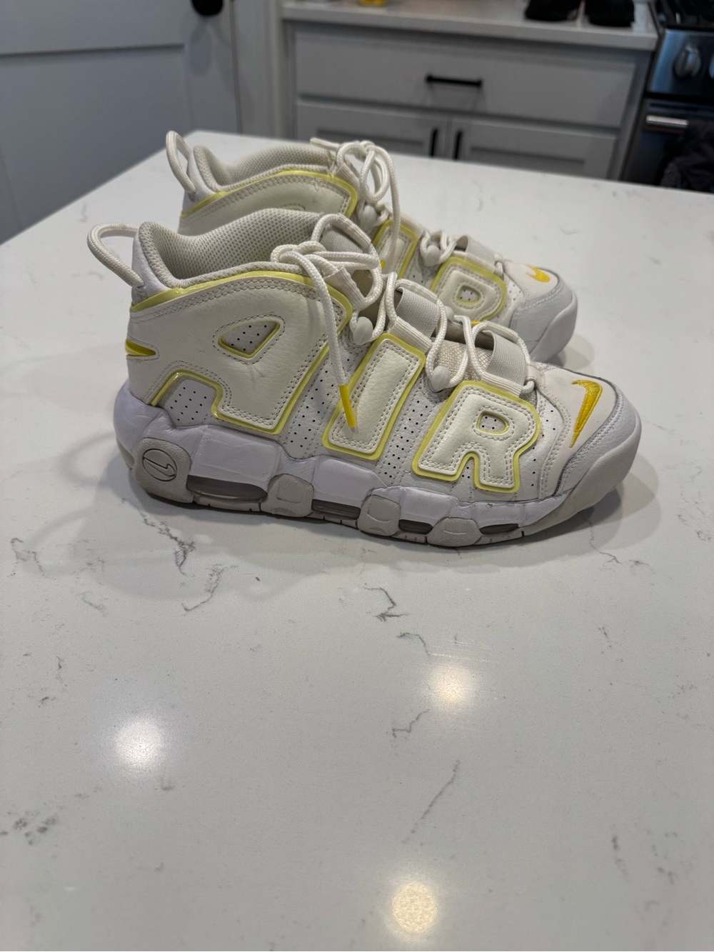 Nike Women’s Air More Uptempo 'Light Citron' DM3035-100 size 7.5